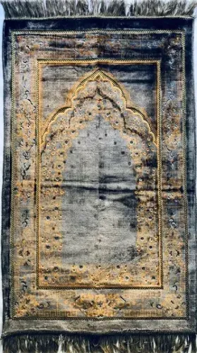 প্রিমিয়াম ভেলভেট জায়নামাজ 